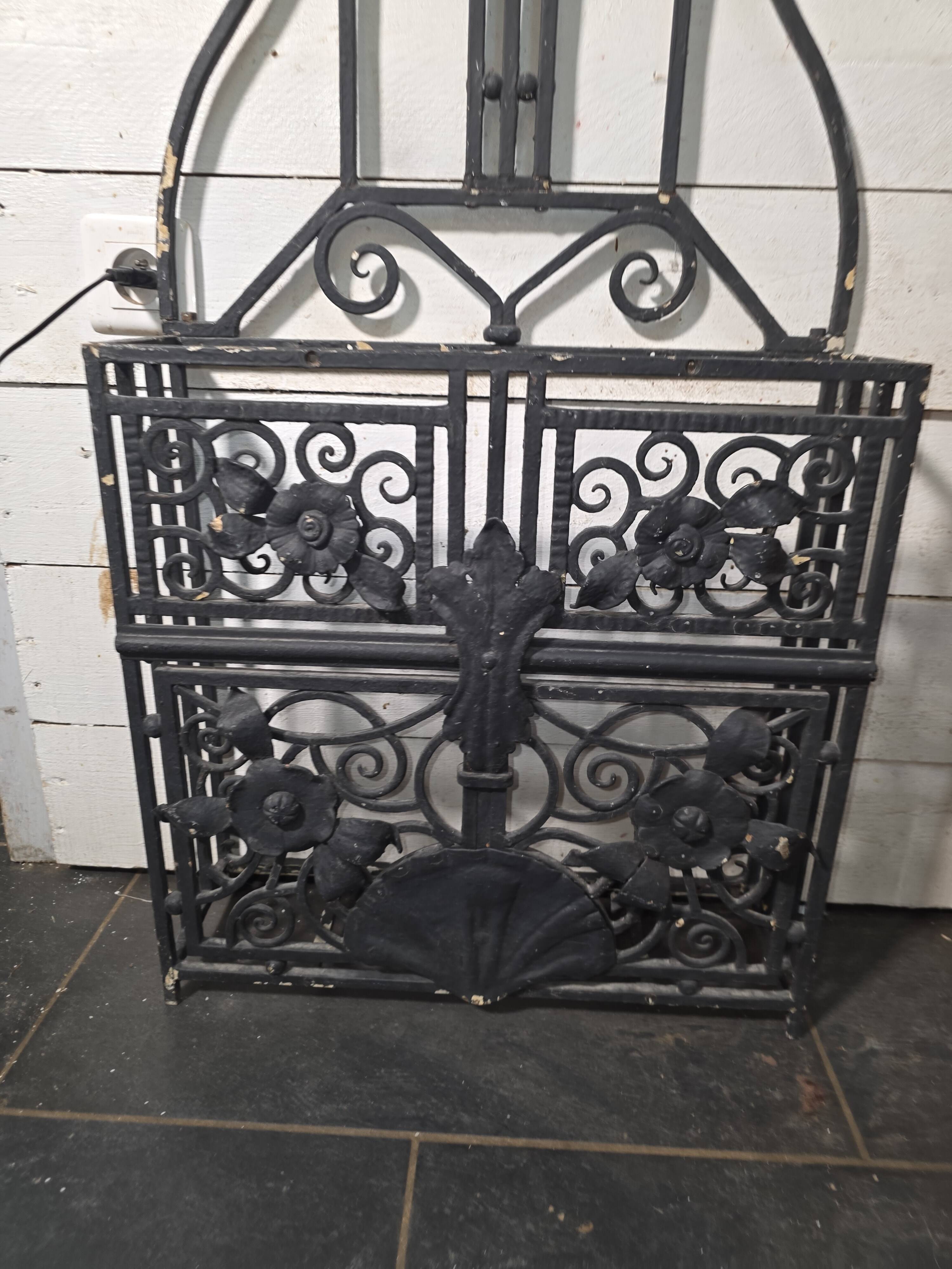 Art Deco coat rack wardrobe in wrought iron from the 1930s.