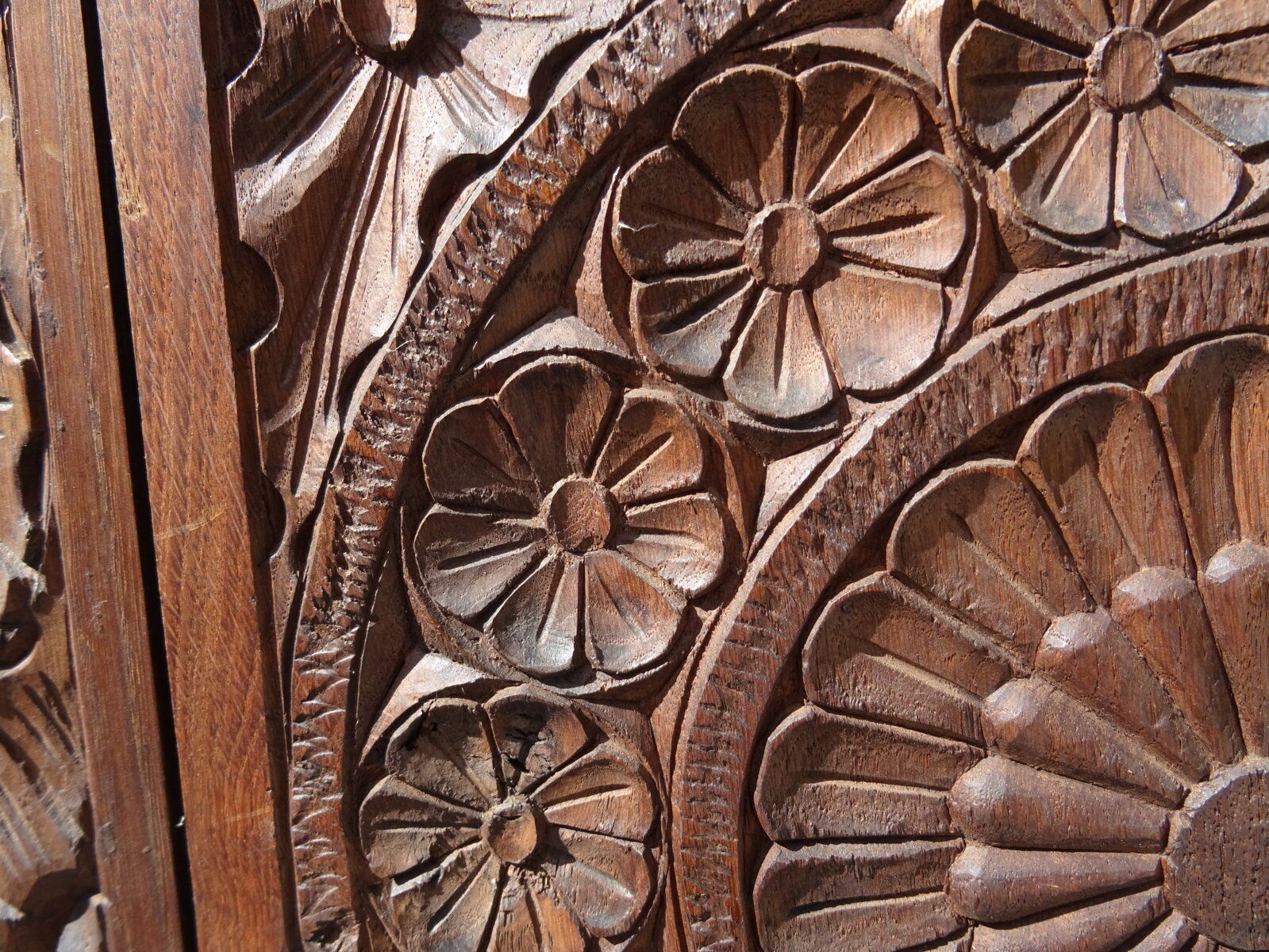Carved floral pattern door