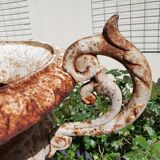 Cast-iron Medici planter