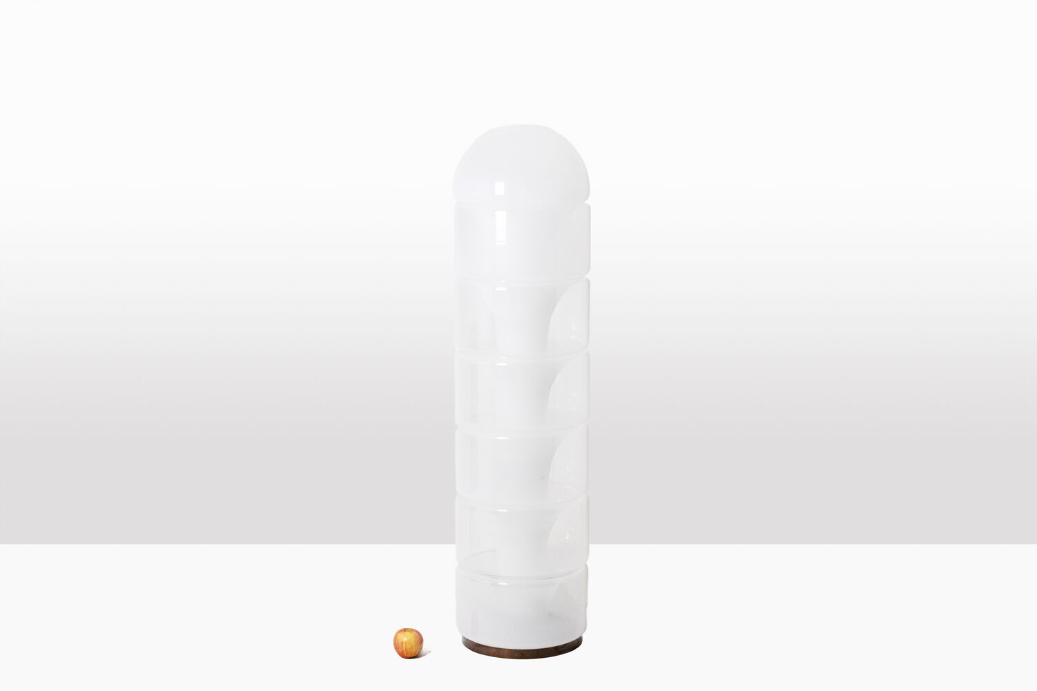 Carlo Nason. "Column" floor lamp in opalescent glass. 1970s/80s.