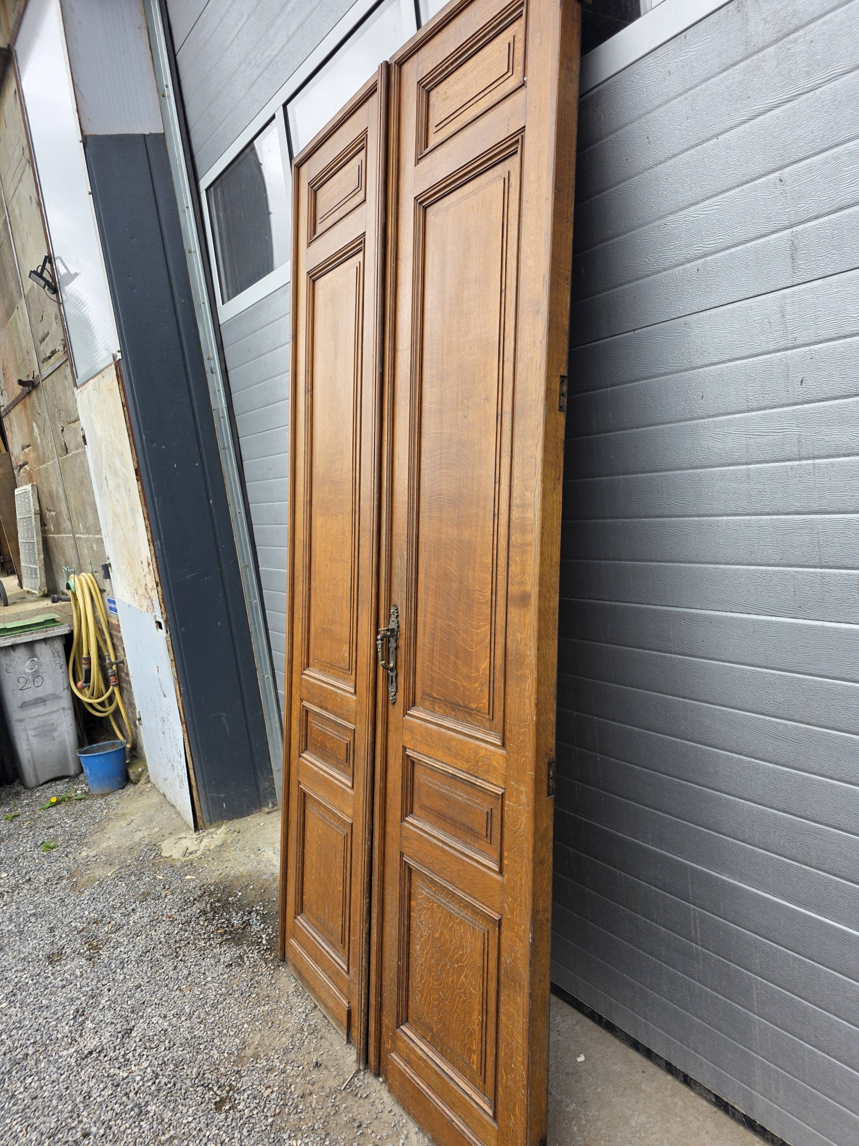 Paire de portes de séparation anciennes