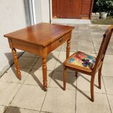 Table d'appoint ou petit bureau avec sa chaise