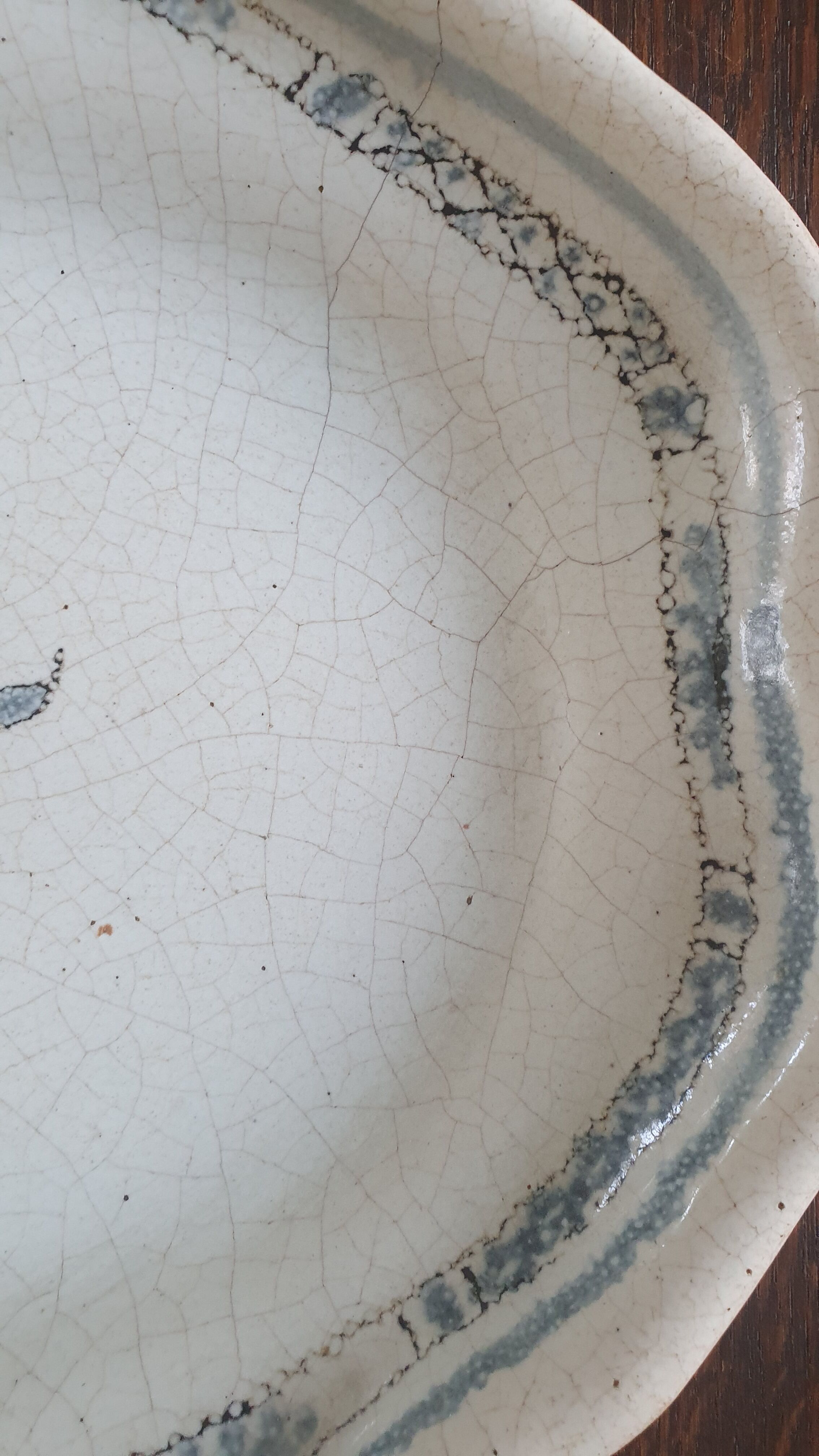 Faience dish "black ass"