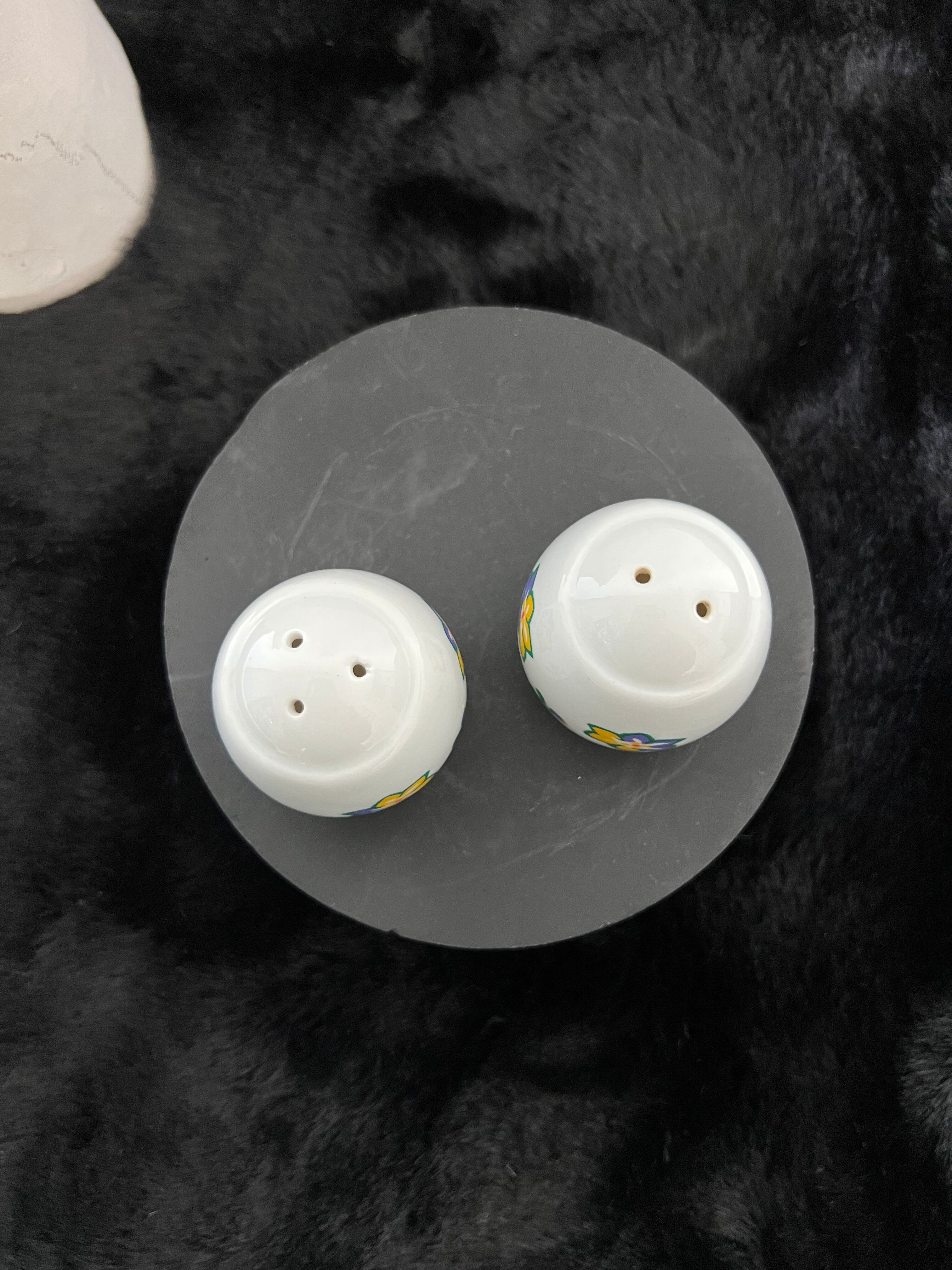 Porcelain pepper shaker Françoise Saget