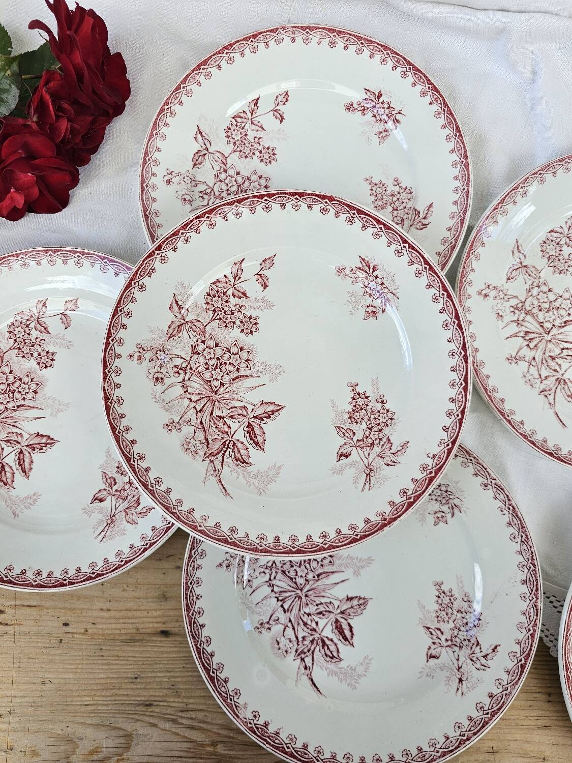 “Margot” flat plates Terre de Fer