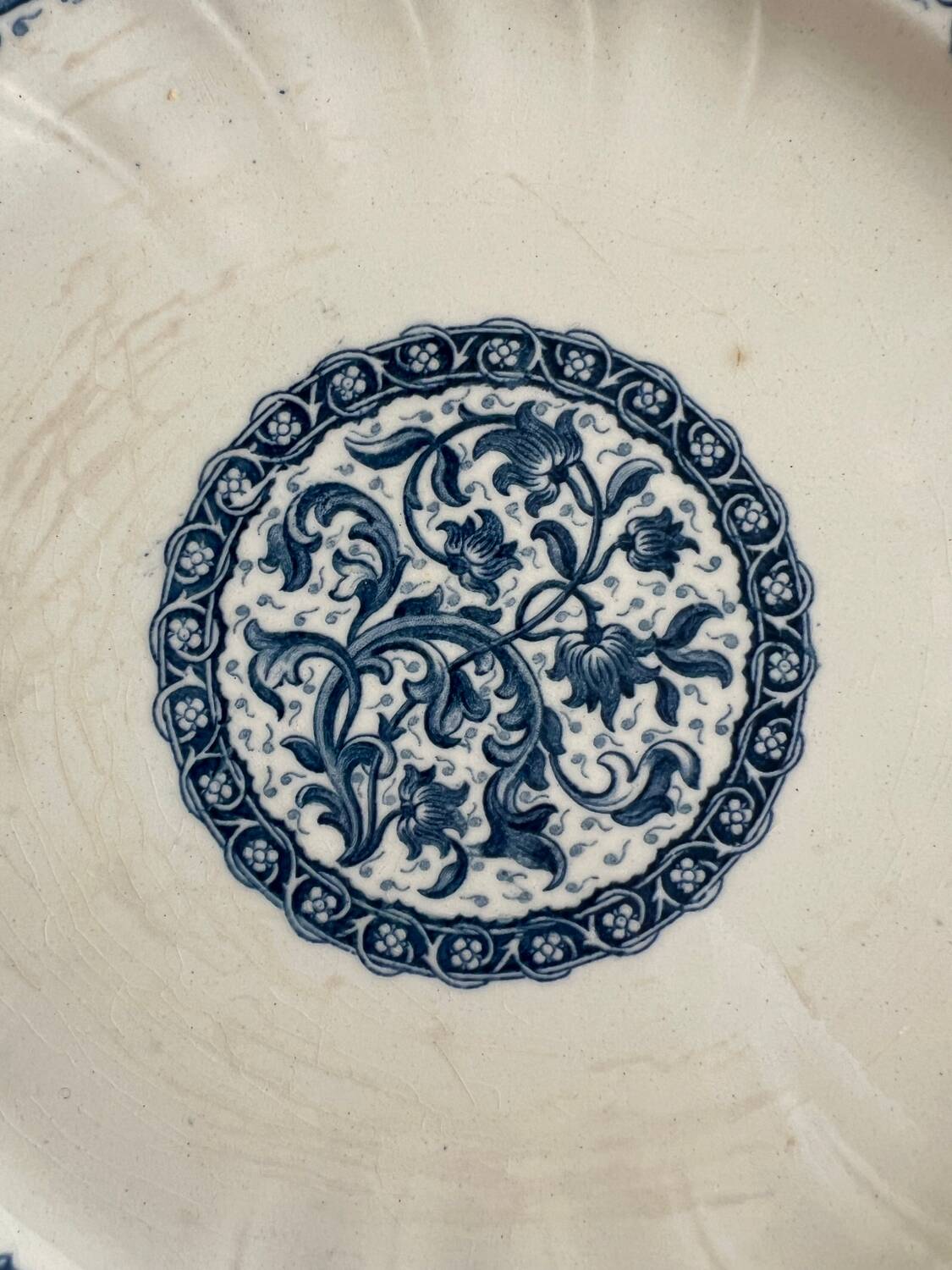 Gien flat plates 1937 Garlands