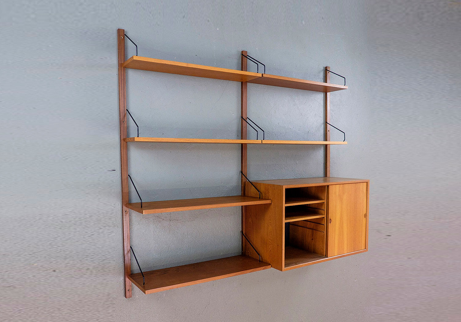 Poul Cadovius Royal System teak wall shelf, 1950s