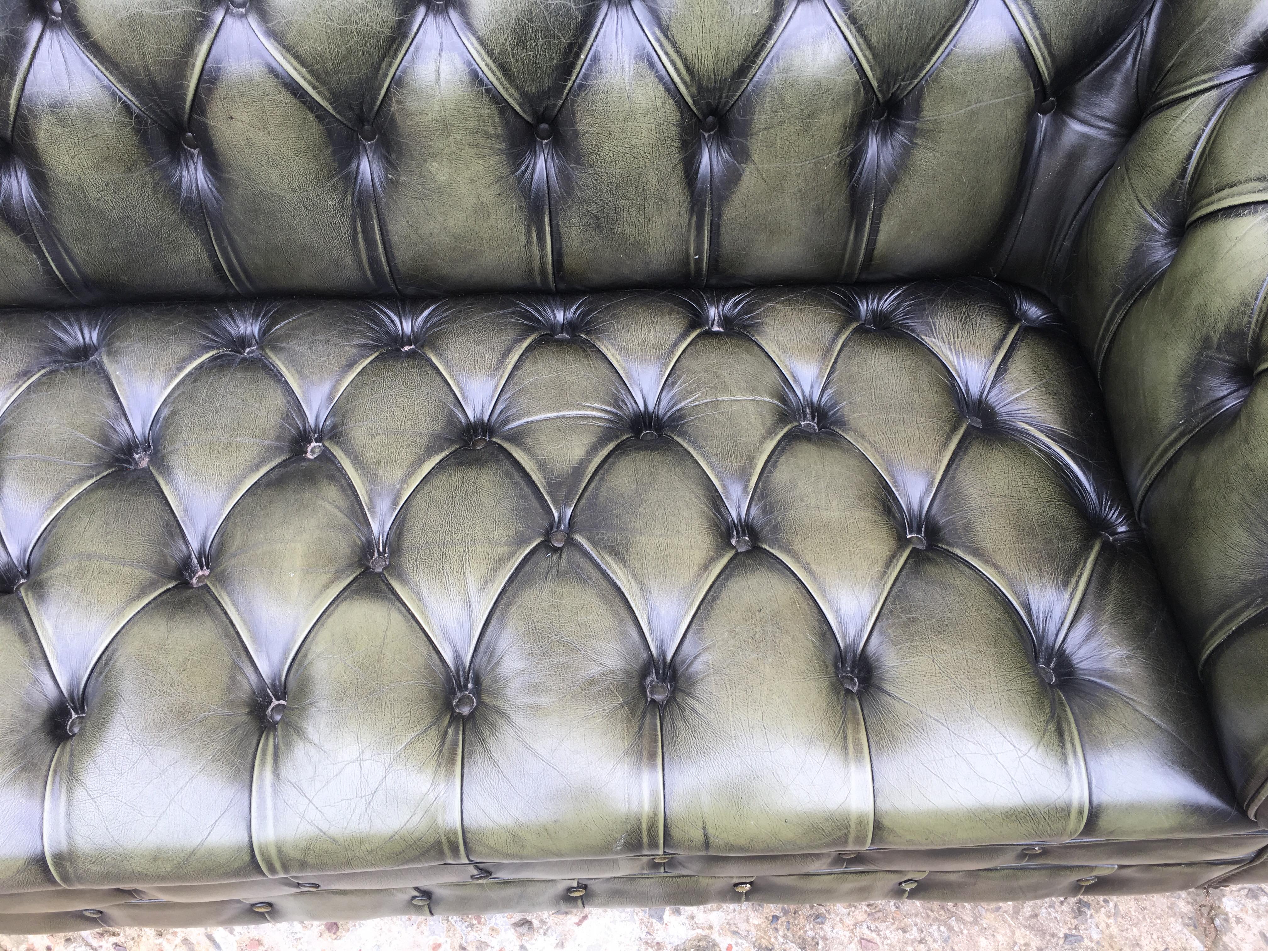 Canapé chesterfield 3 places en cuir de buffle