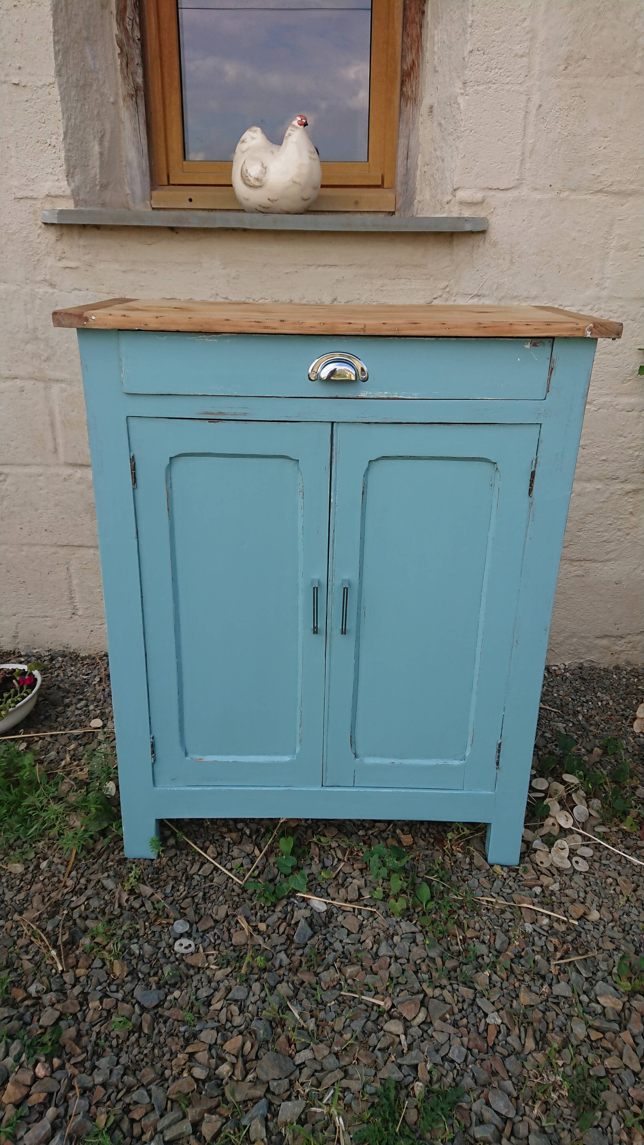 Buffet parisien bleu patiné