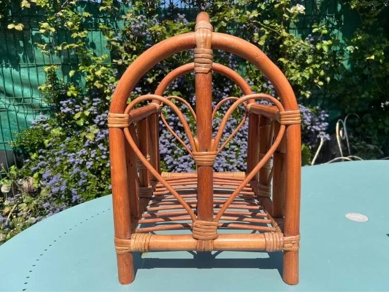 Vintage rattan magazine rack – Natural and retro elegance