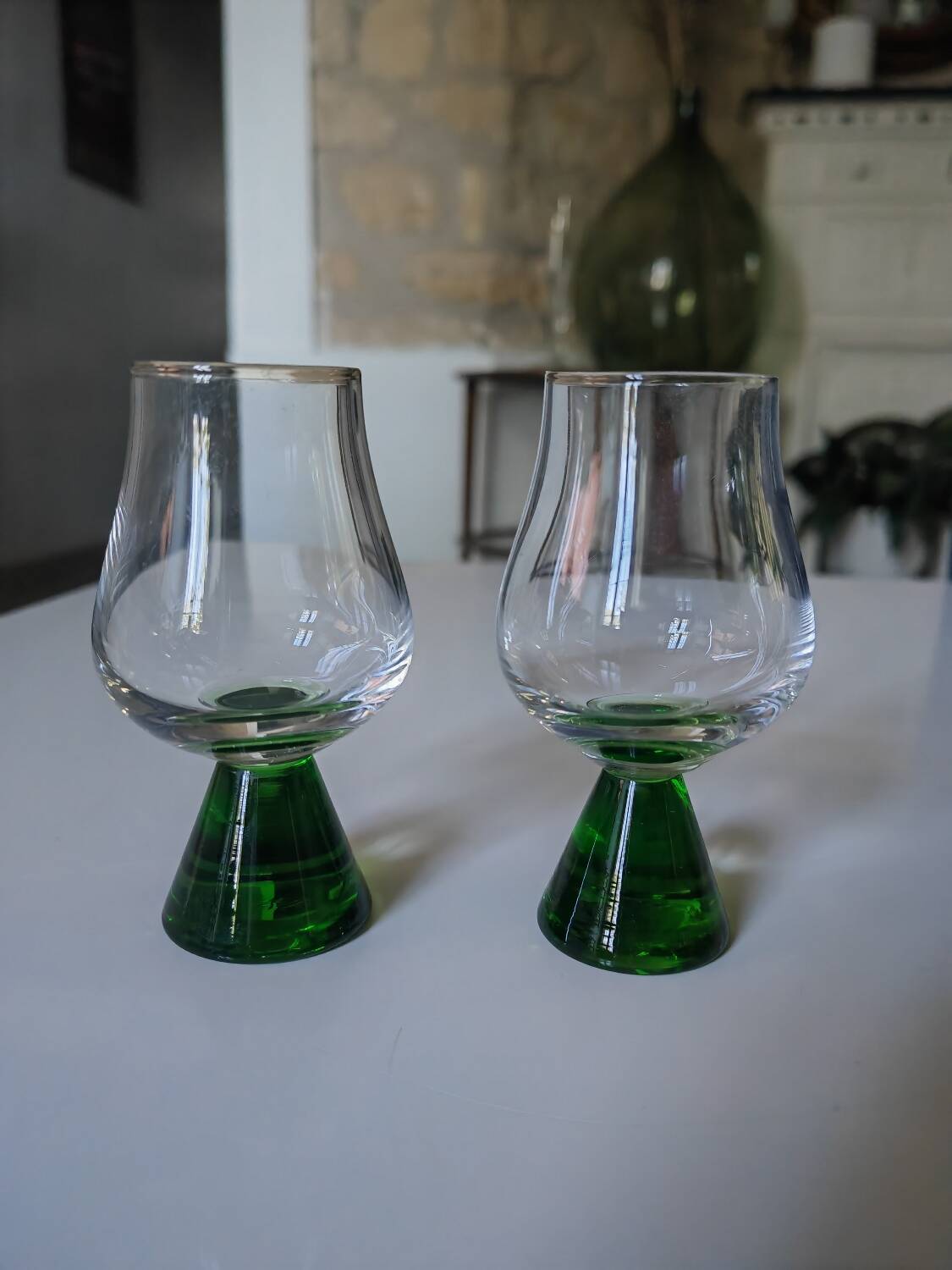 Glasses with uraline legs