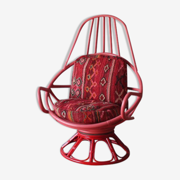 Fauteuil vintage années 70 restauré avec coussins marocains sur mesure, fauteuil rose et rouge