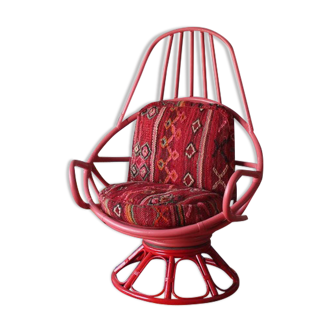 Fauteuil vintage années 70 restauré avec coussins marocains sur mesure, fauteuil rose et rouge