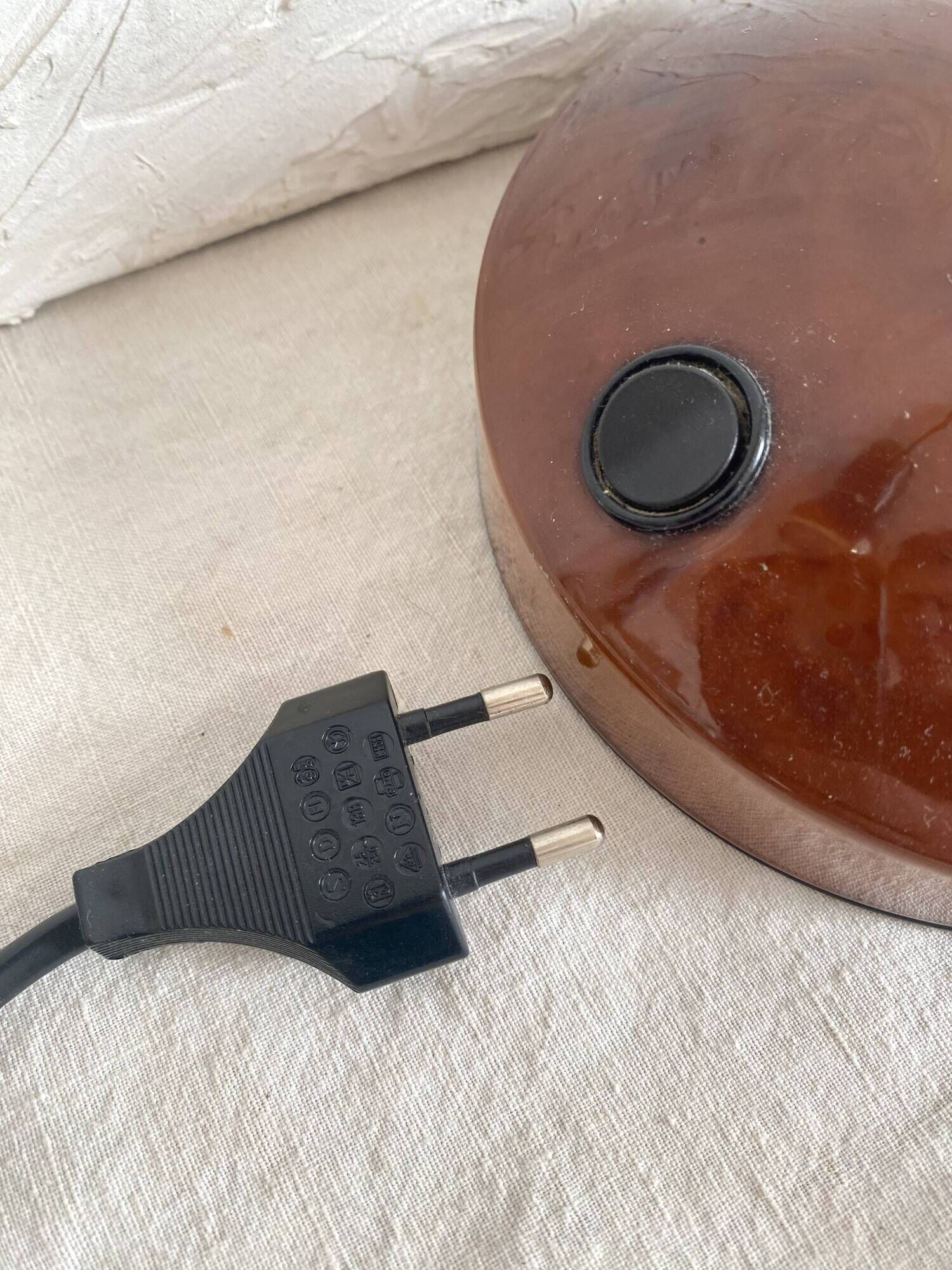 Desk lamp with an elm magnifying glass look from the 1980s.