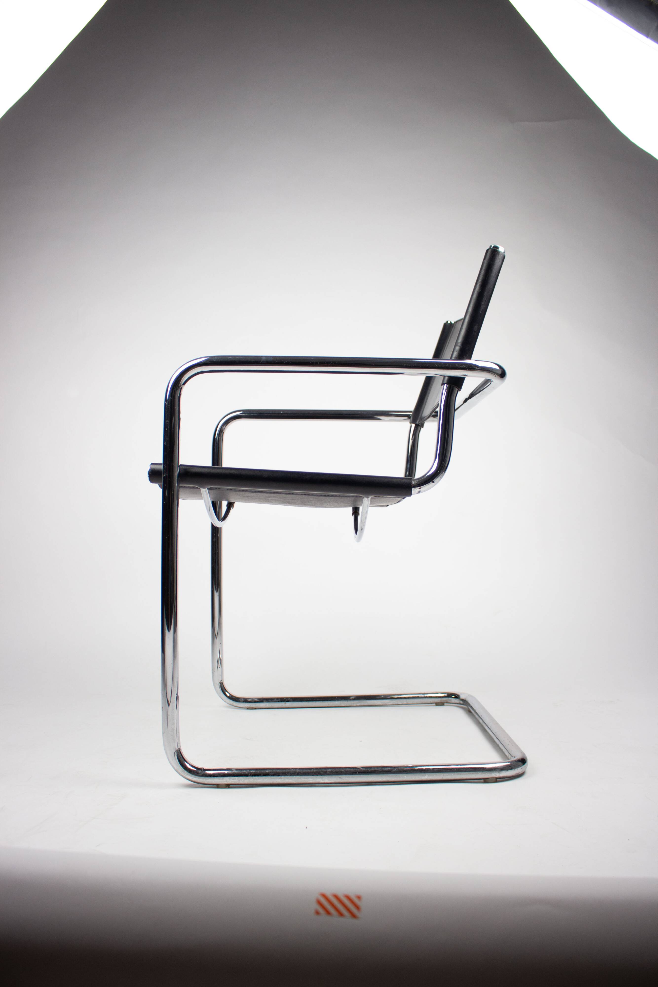 Pair of Matteo Grassi MG5 chairs in black leather and chrome