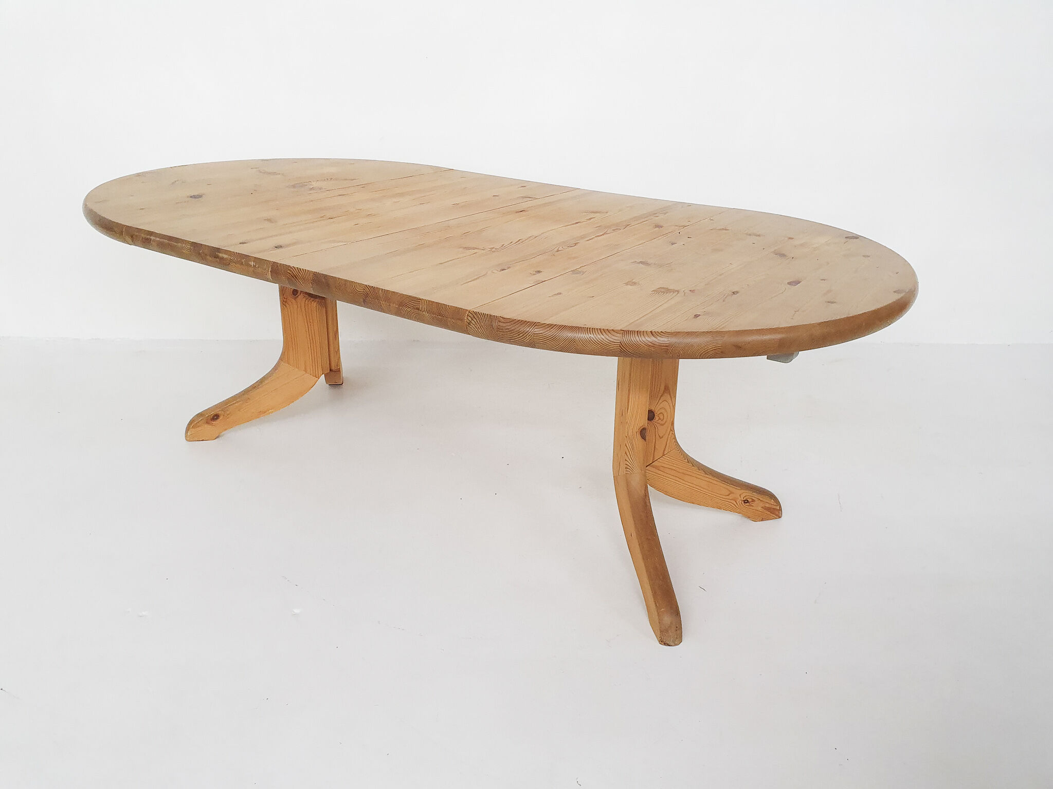 Large pinewood extendable dining table1970's