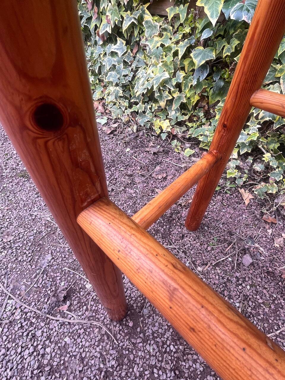 Square high stool in pine
