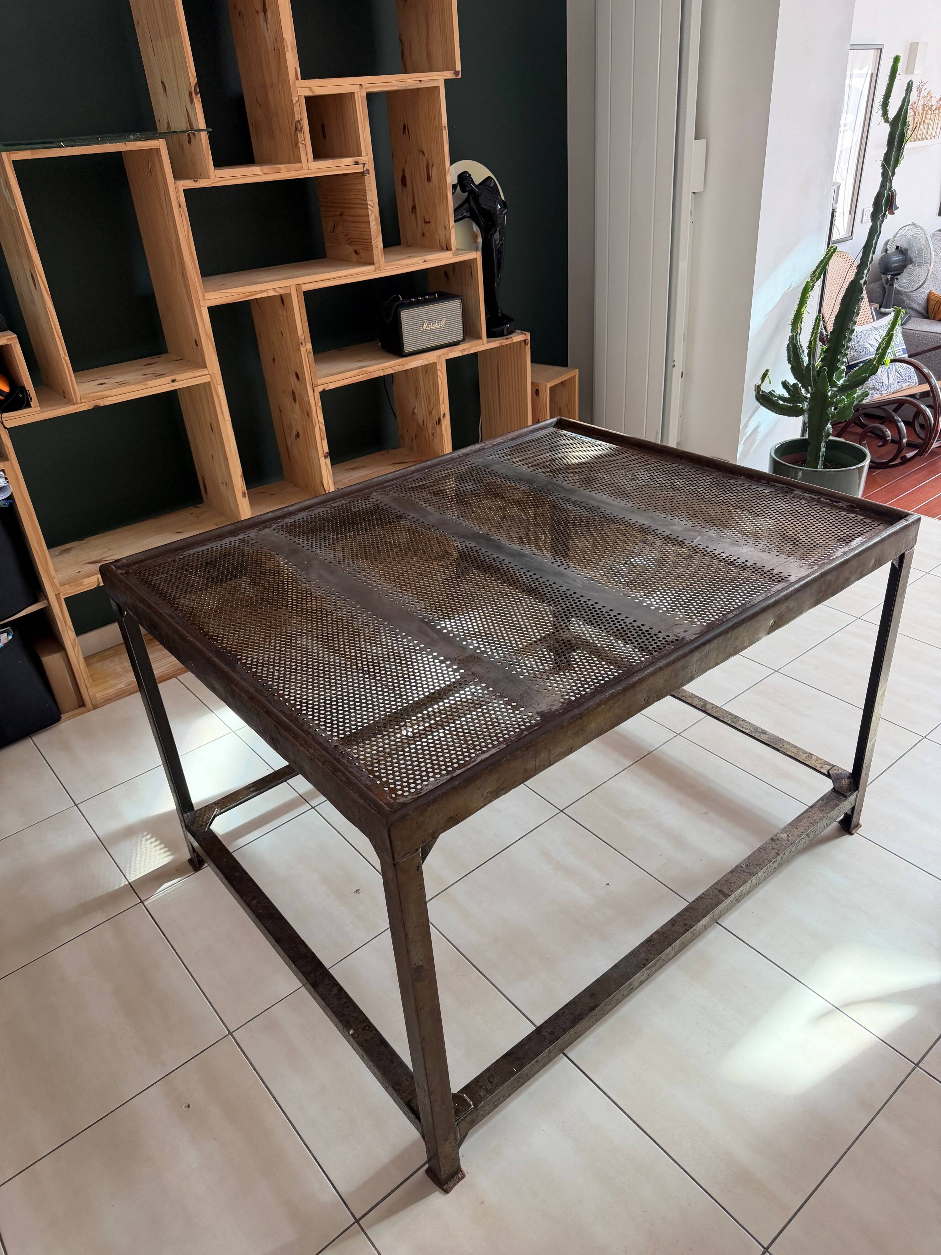 table de tri postale métalique