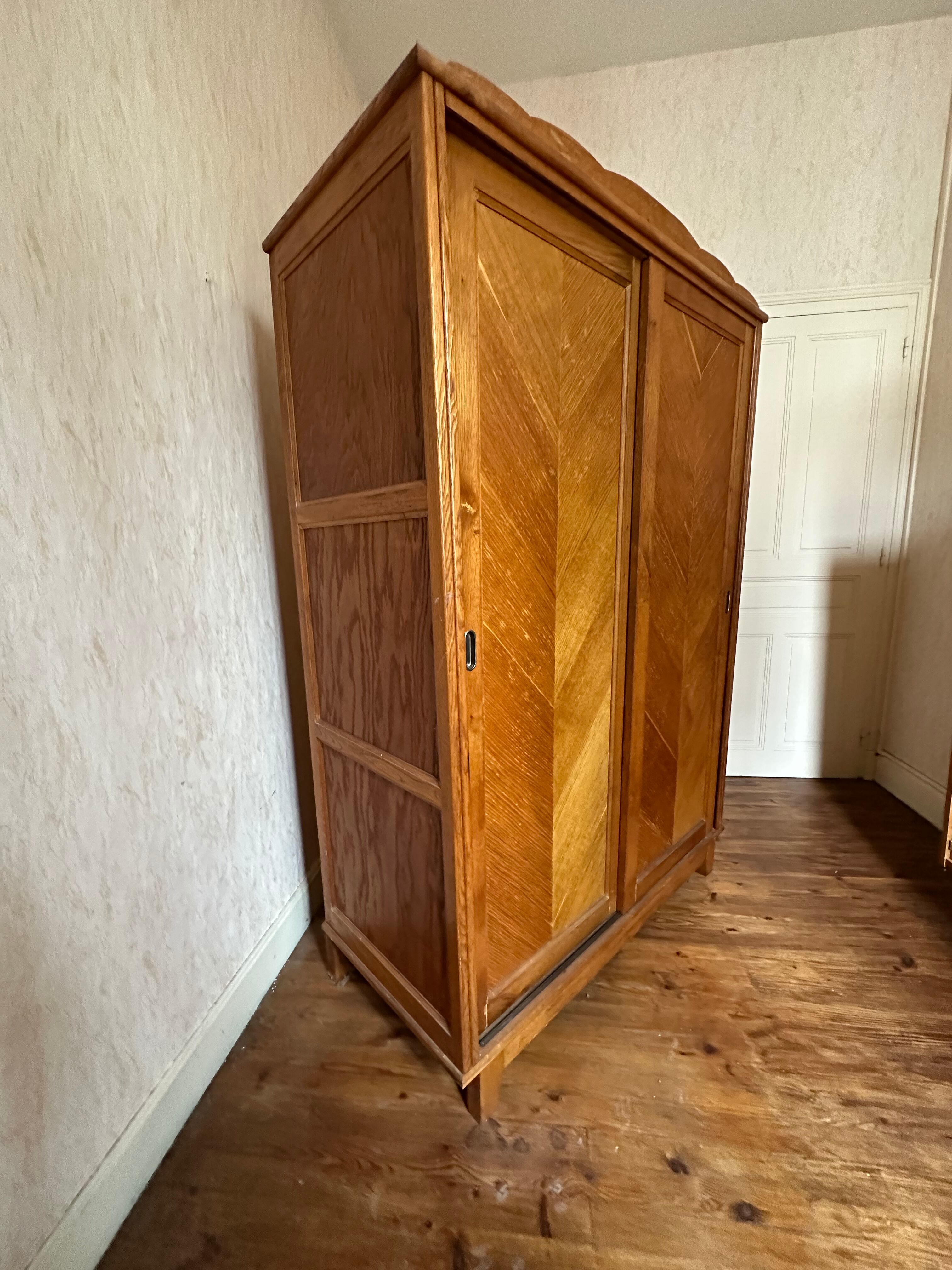 Wardrobe sliding doors