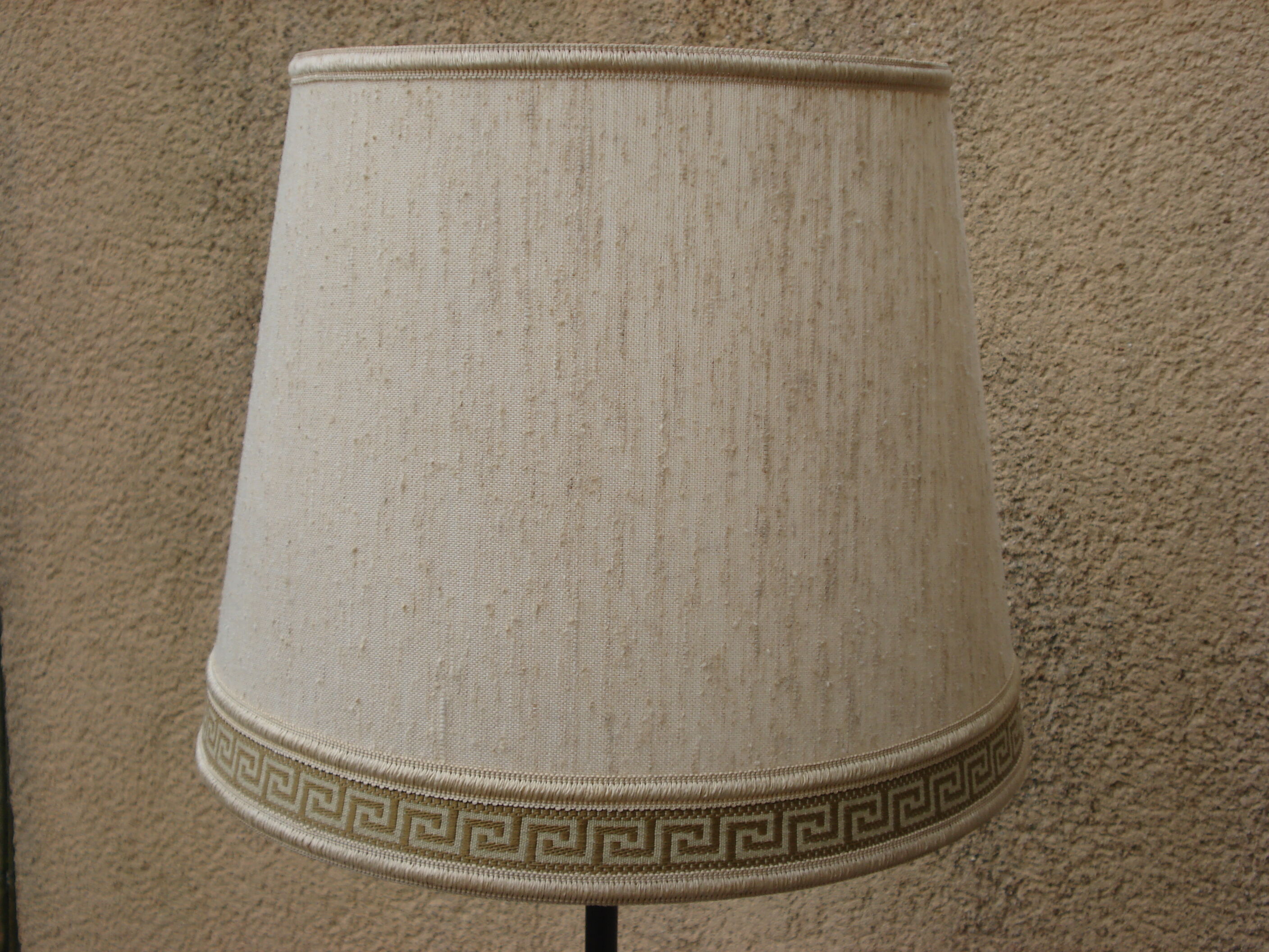 Floor lamp 1950/60 tripod in black metal with cream lampshade