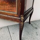 Vitrine d’angle style Louis XV