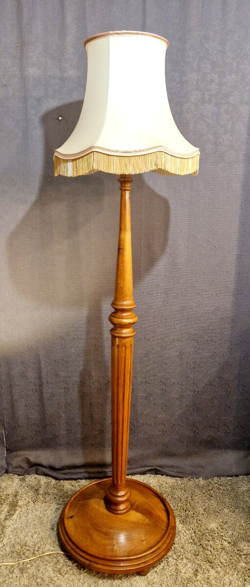 Cherry wood floor lamp from the 20th century.
