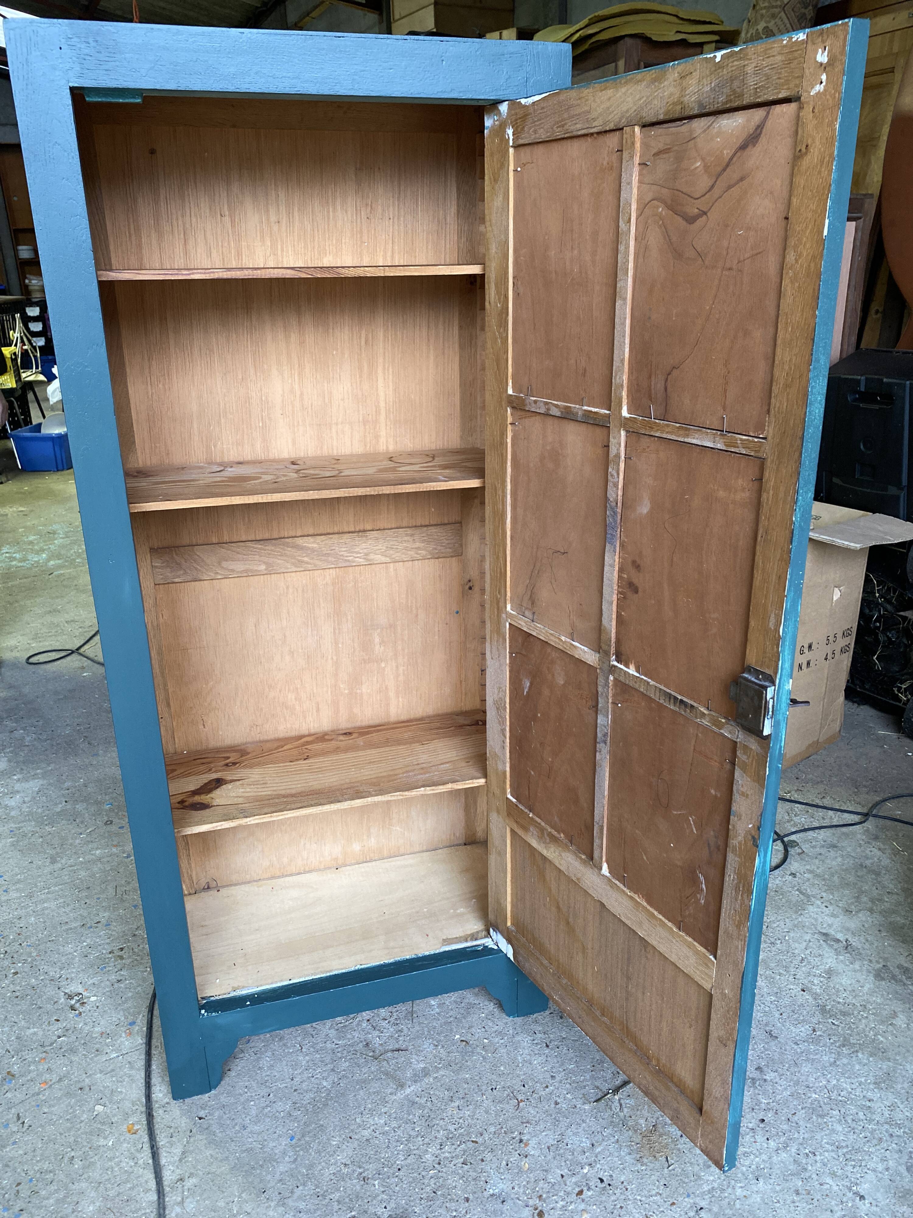 Armoire parisienne vintage
