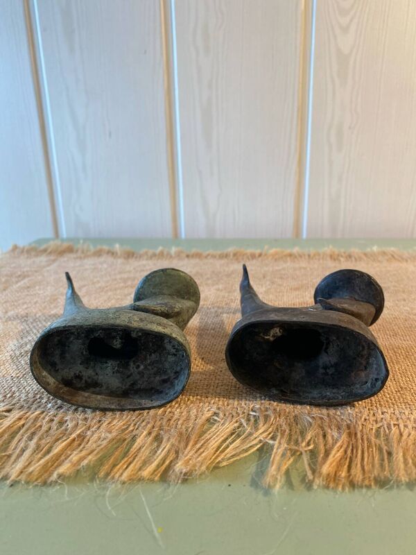 Anciens bougeoirs en bronze XIXeme
