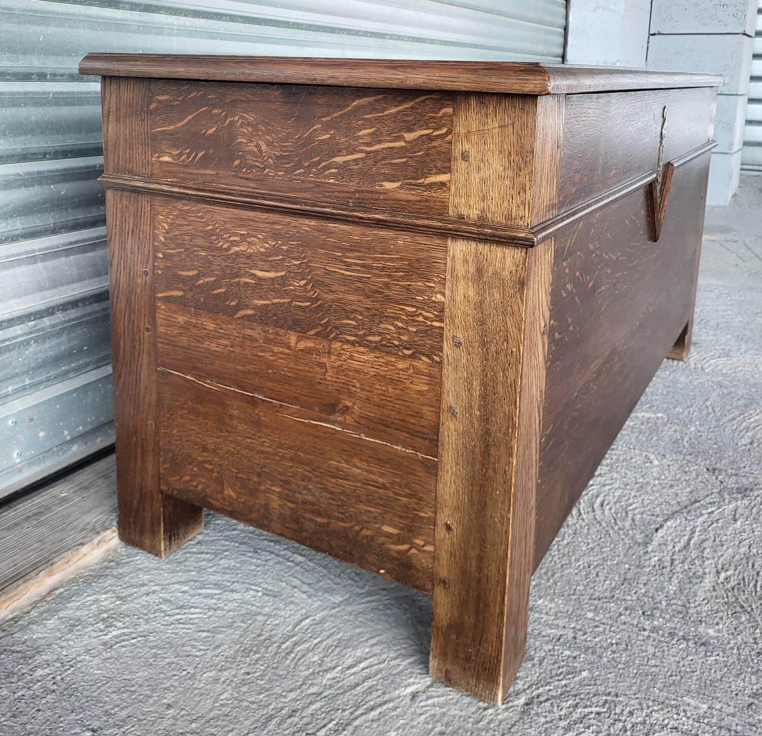 Wedding chest, wood, storage, in solid oak pegged