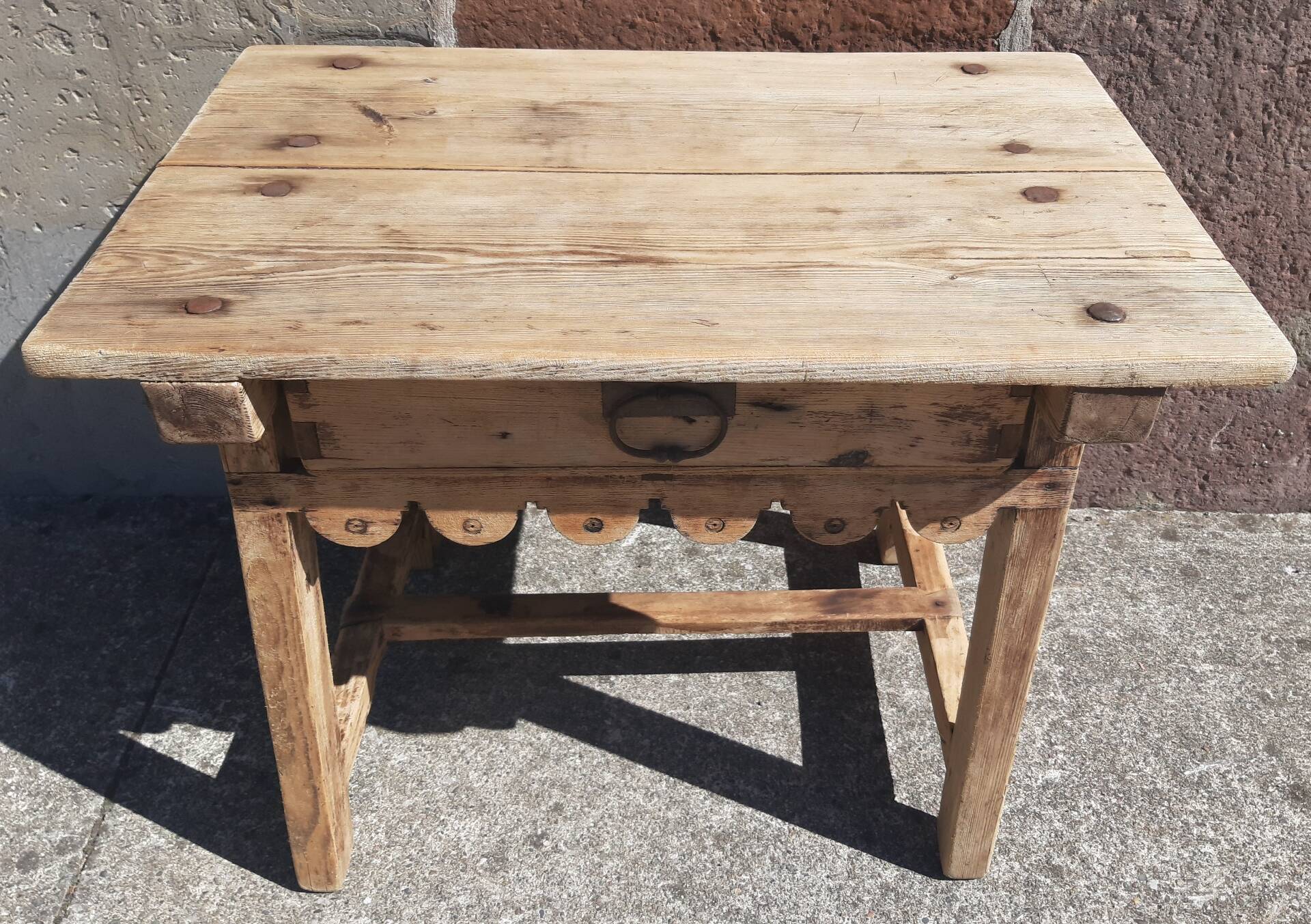 Table basse ou d' appoint. (18ème siècle)