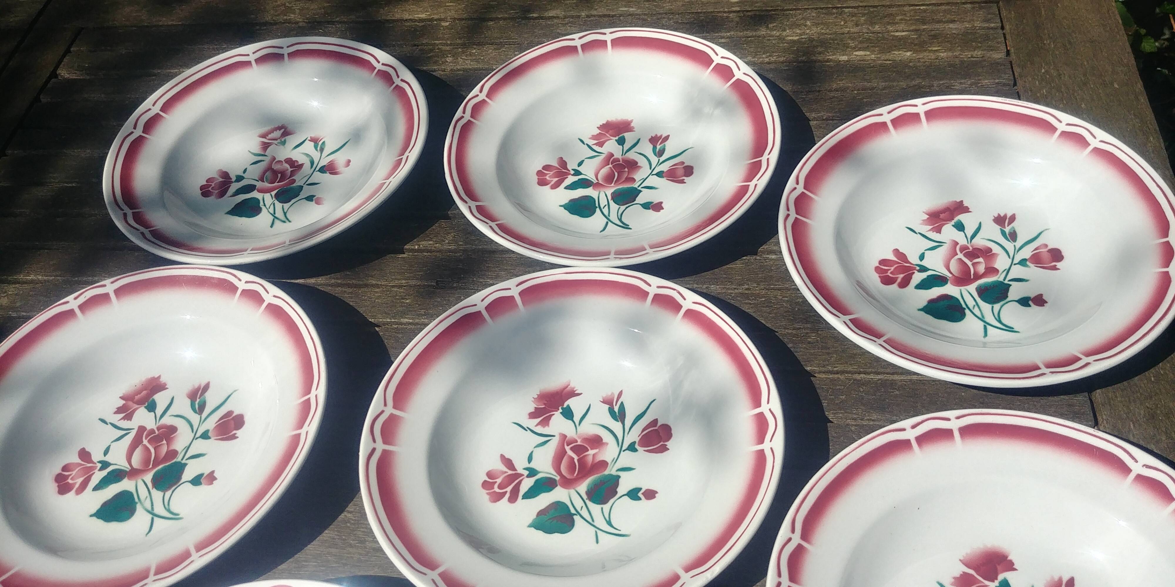Lot of seven old soup plates from the 40s/50s decorated with roses