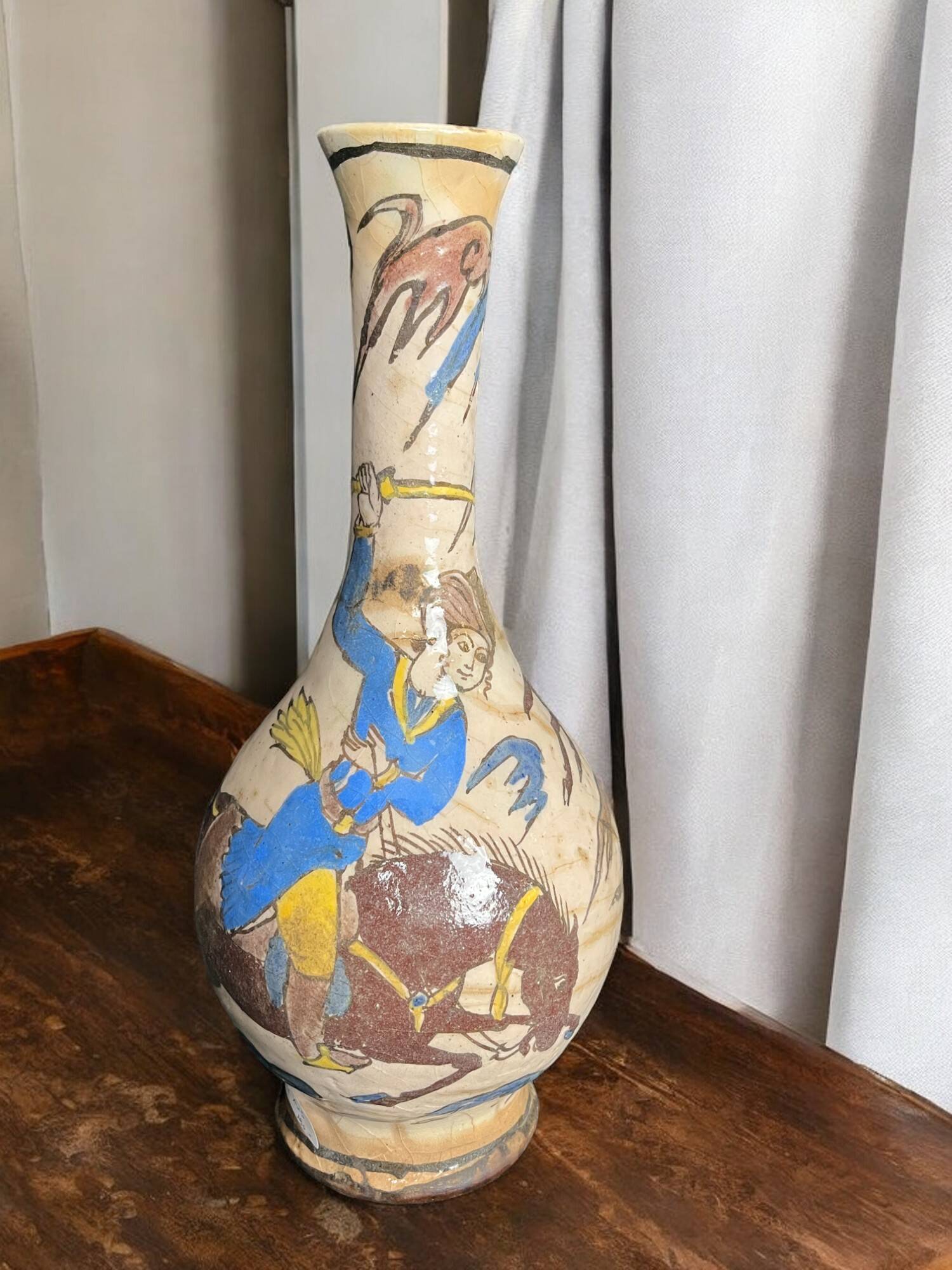 Iran, vase céramique polychrome décor cavalier IXème
