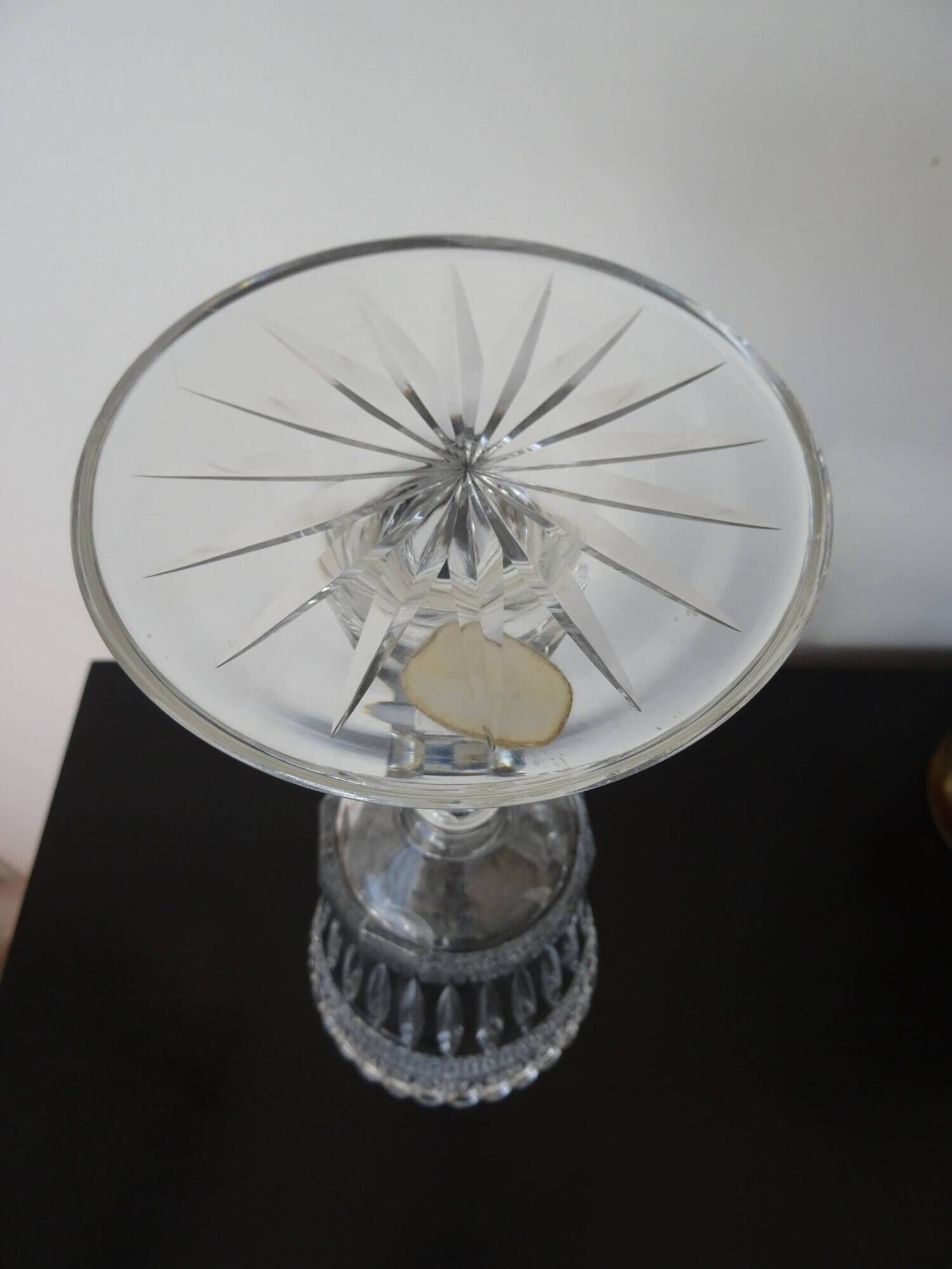 Ancien vase sur pied cristal taillé Bohème 32 cm