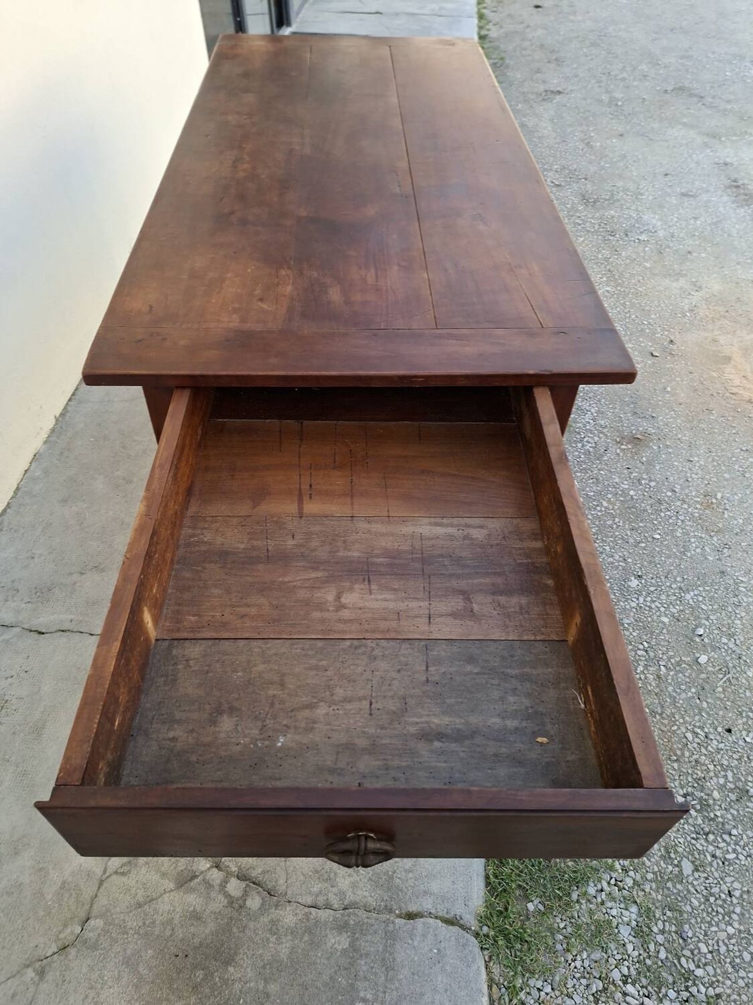 Rustic monastery farmhouse table, antique, 19th century, made of walnut.
