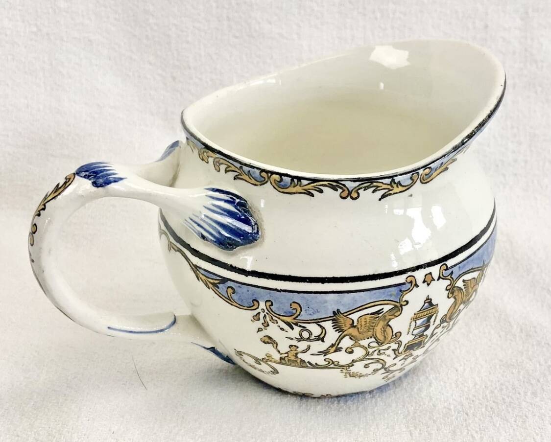 Old cream jug for children at the Dionysos press Gien