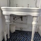 Set of a sink and its retro ceramic splashback.