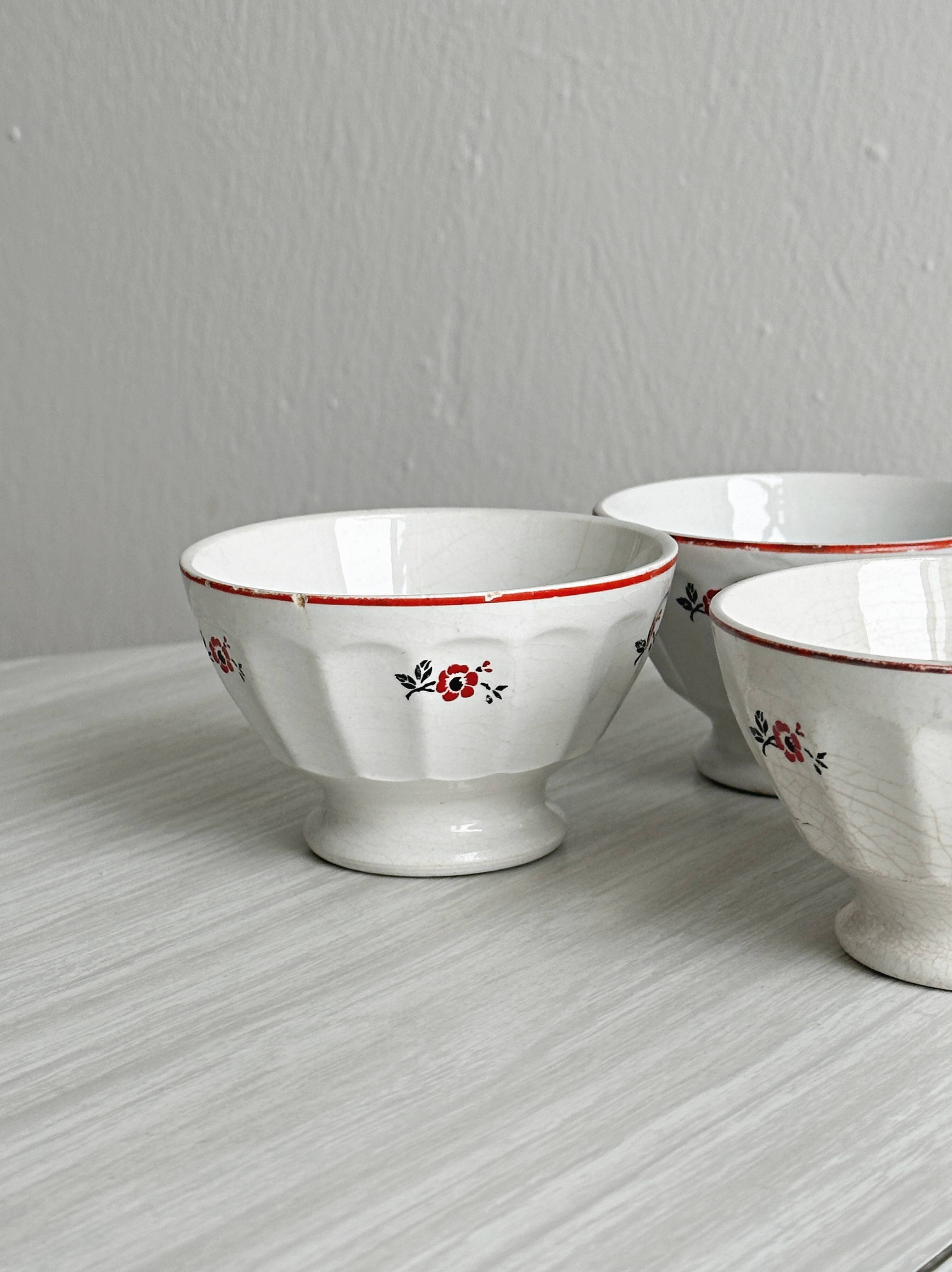 Set of 5 small ceramic bowls