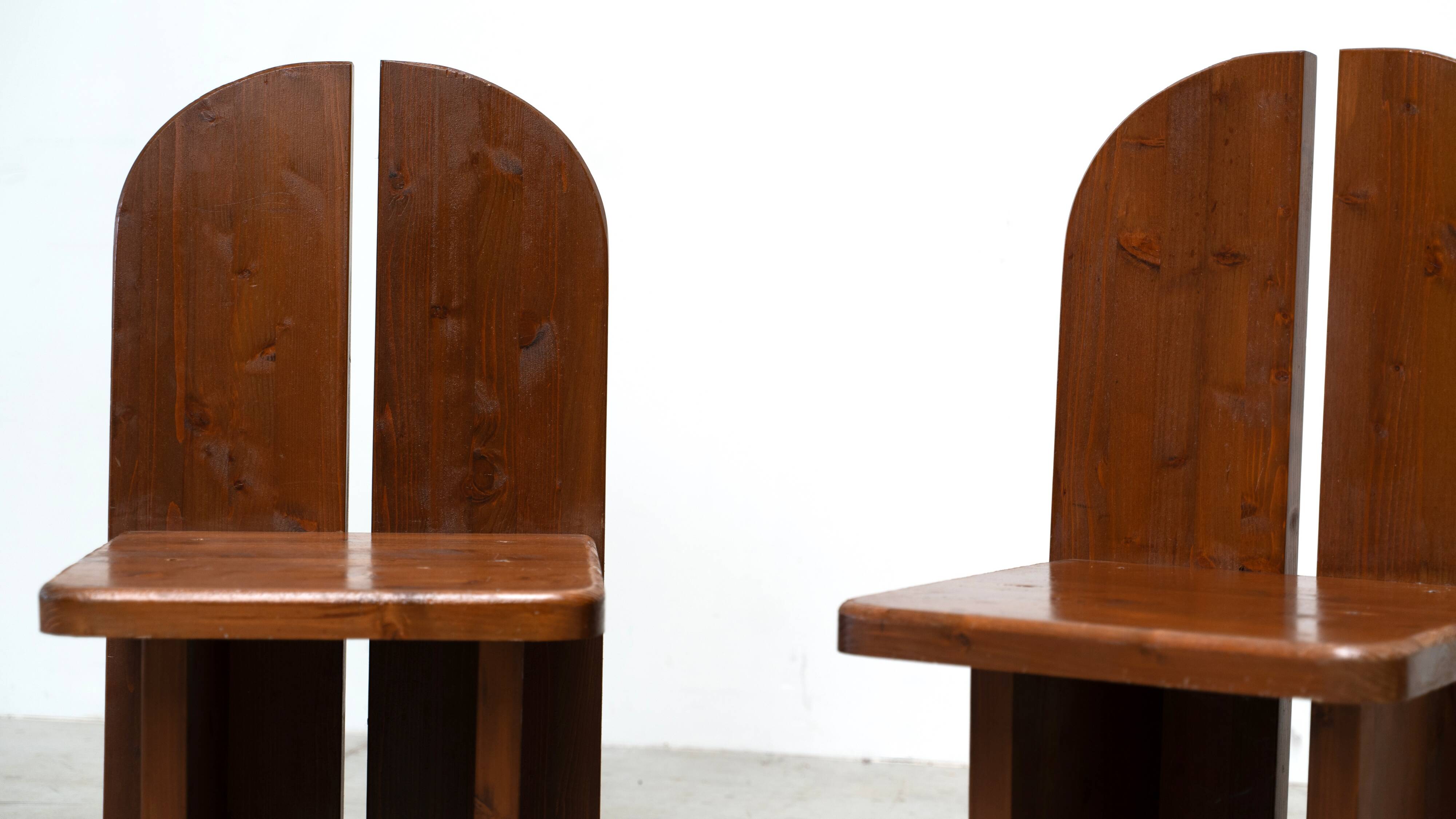 Ensemble de deux chaises de salle à manger sculpturales