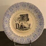 Rebus and dessert plate, in ancient Sarreguemines earthenware at the end of the 19th century