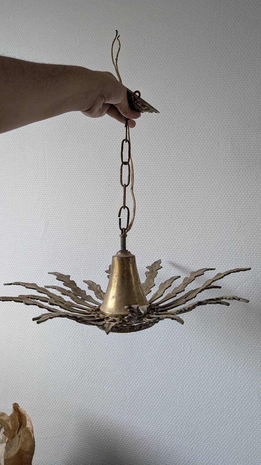 Vintage sun suspension in gilded bronze – Hollywood Regency style