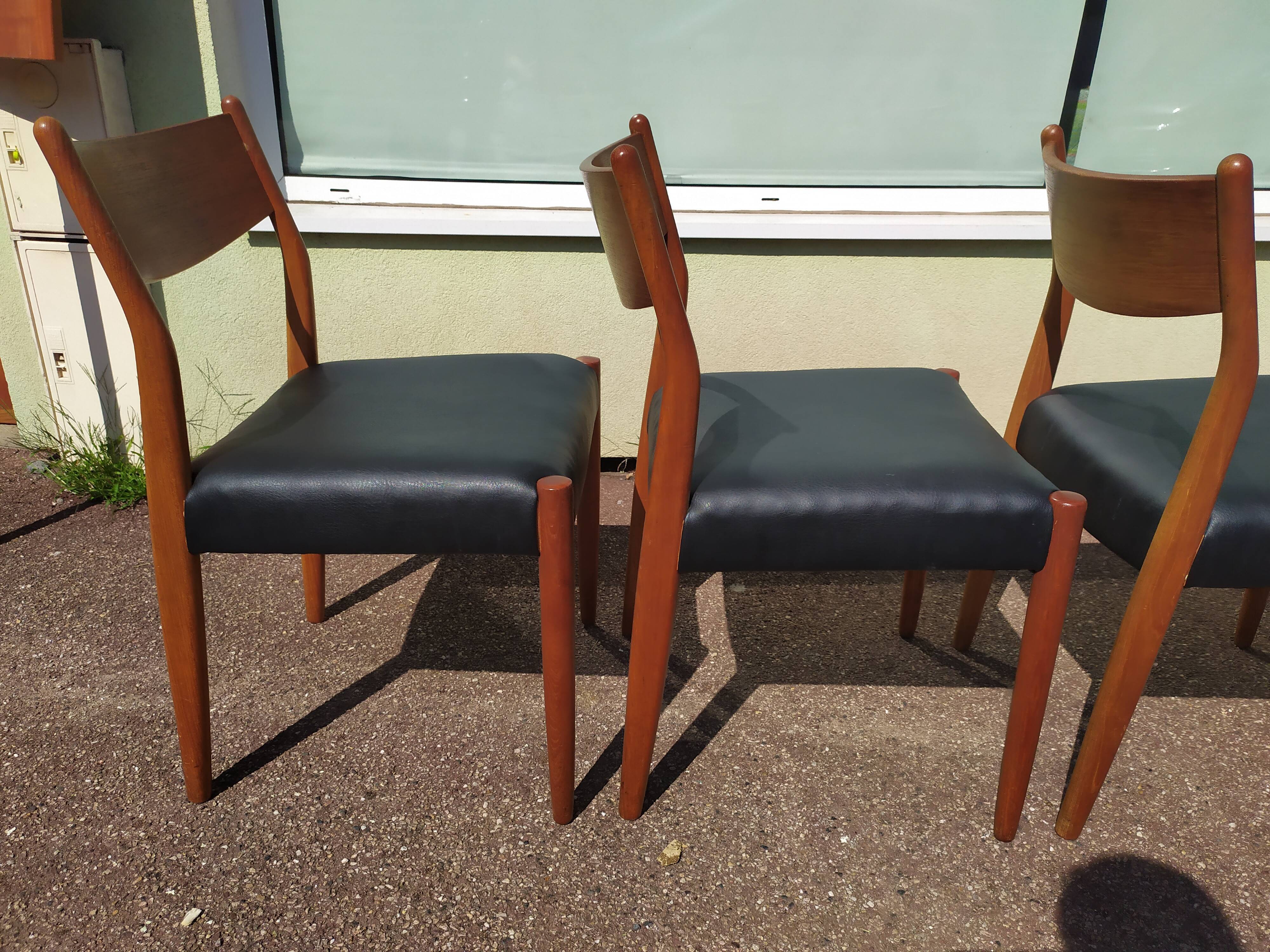 Set of 4 Scandinavian teak chairs in black leather