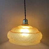 Suspension en verre ambrée ancienne