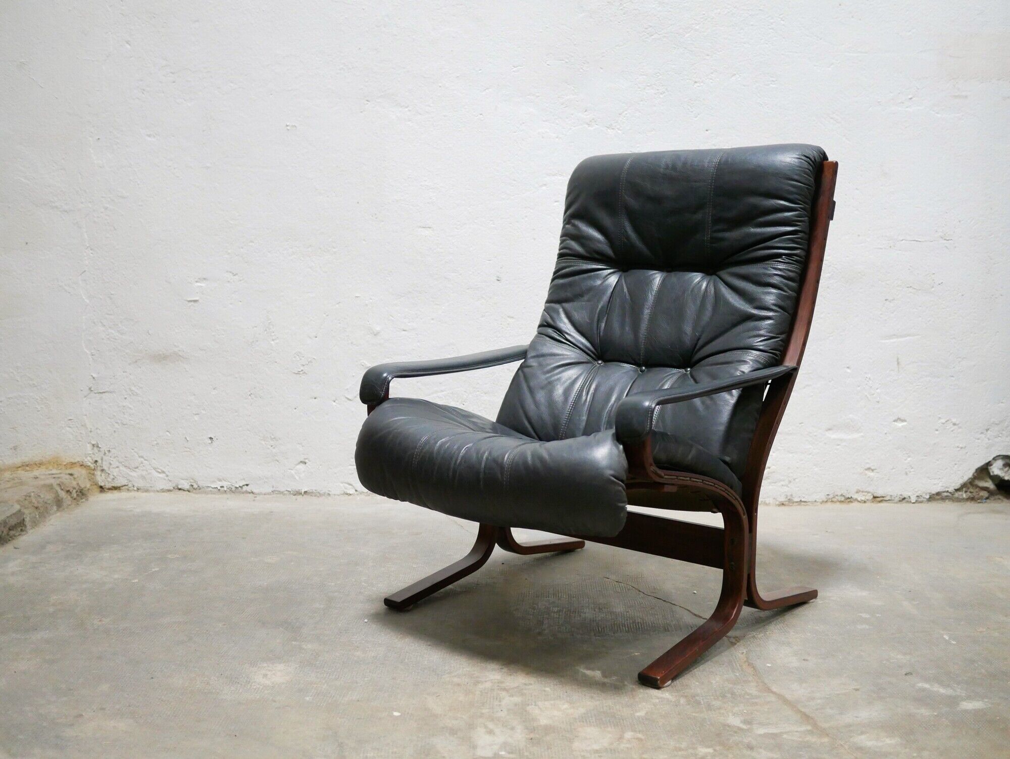 Siesta Scandinavian armchair in black leather by Ingmar Relling for Westnofa editions