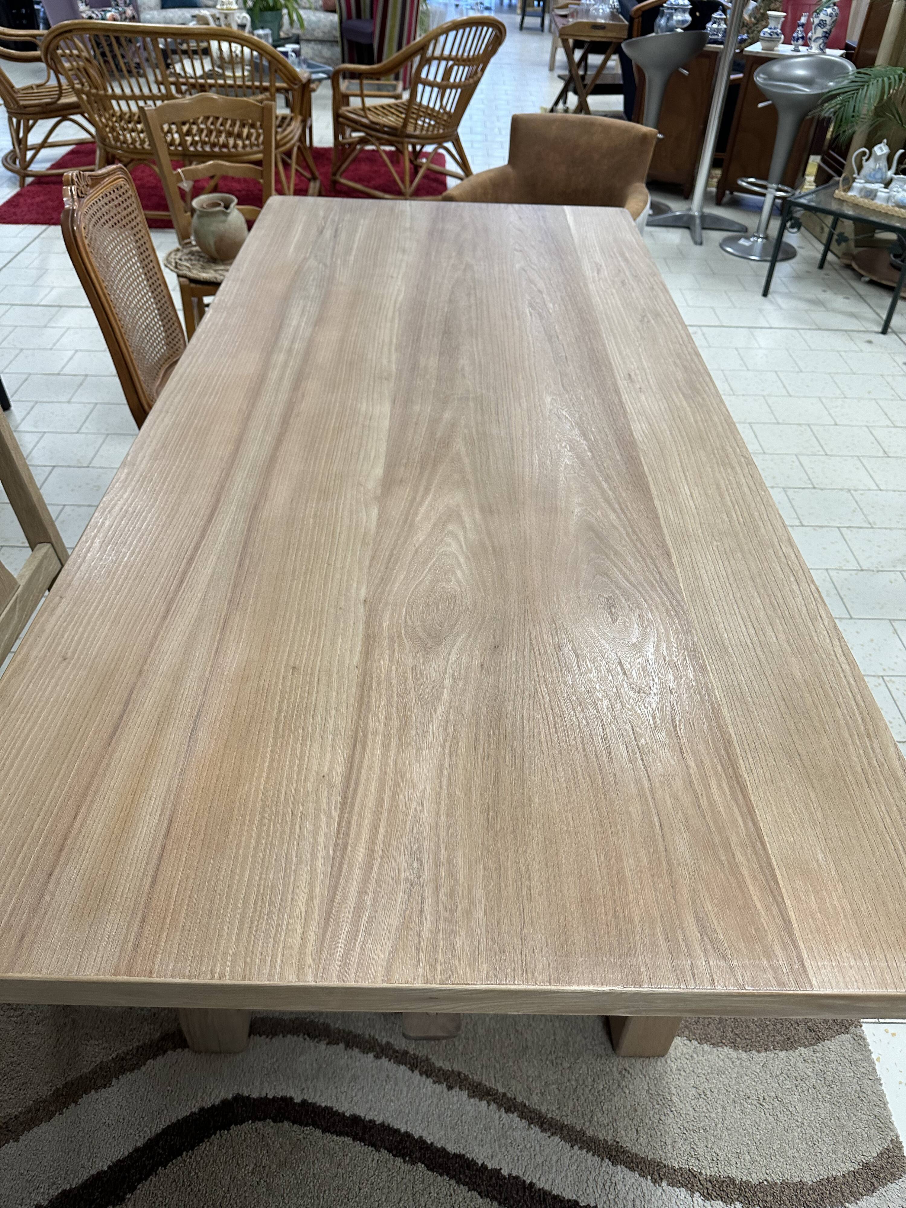 Table de salle à manger en chêne massif