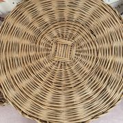 Table et deux fauteuils pour enfants en osier