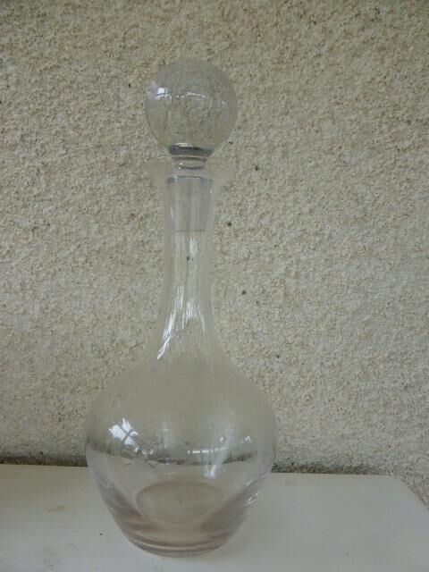 Decanter in clear glass with a very beautiful Cap vintage glass ball
