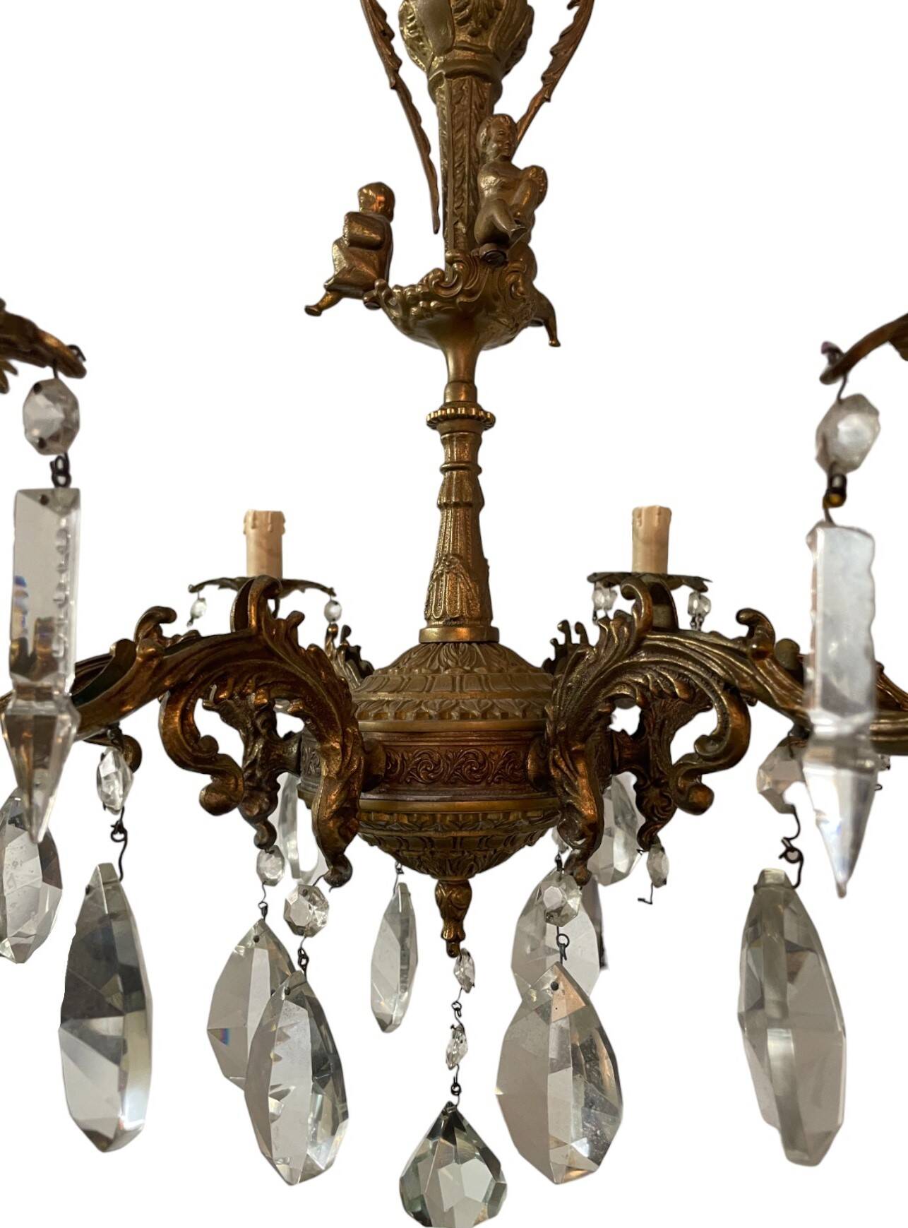 Chandelier with tassels and angels as ornamentation (rare)