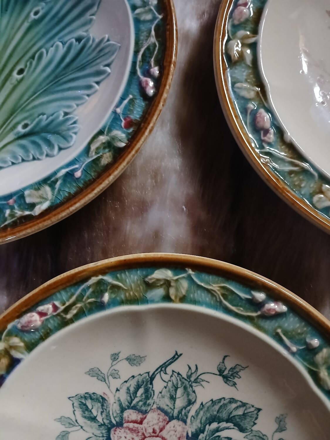 5 assiettes anciennes majolique Longchamp 