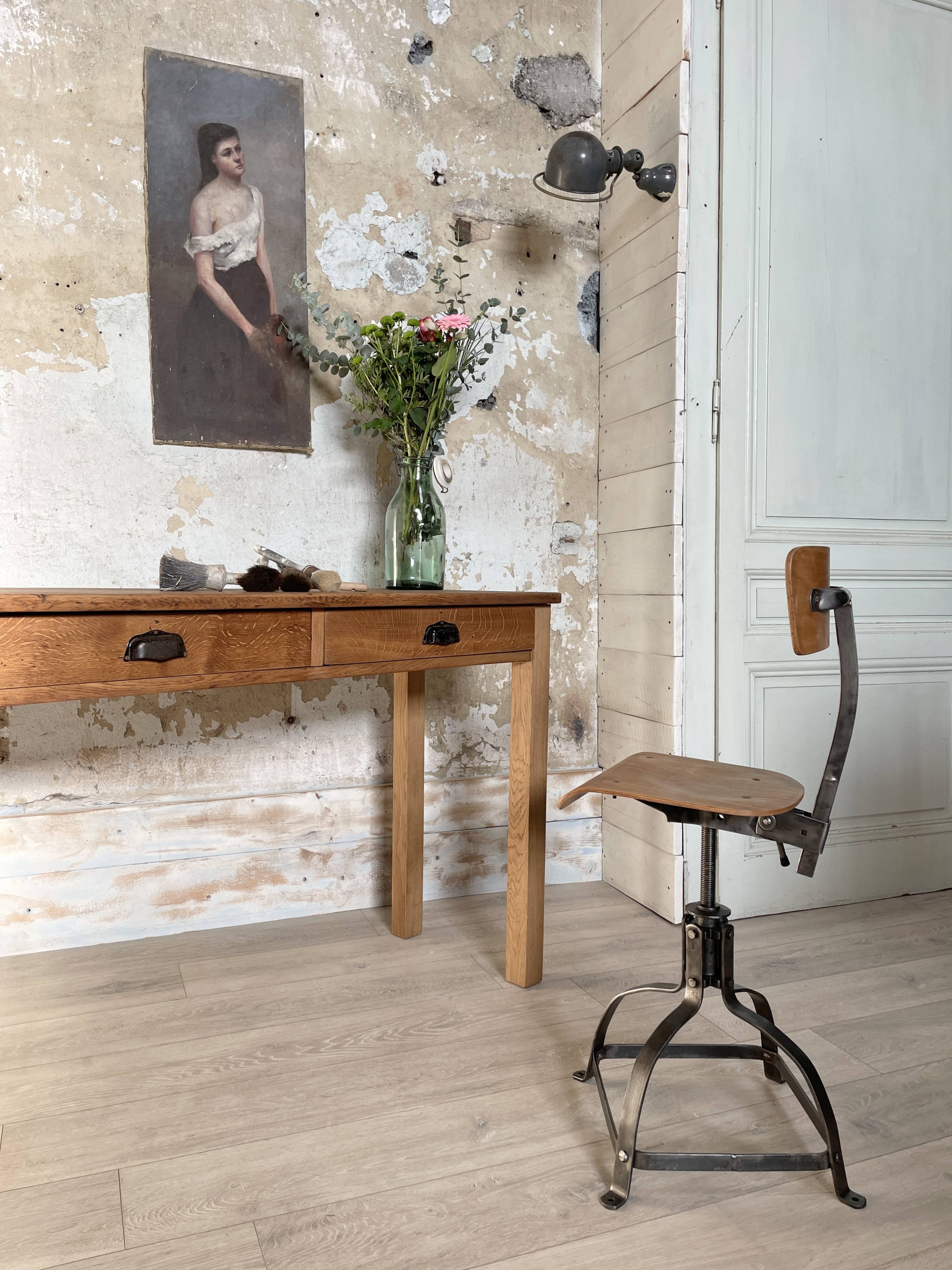 Console service in solid oak, circa 1900.