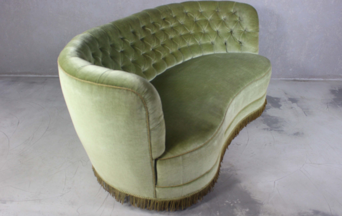 Danish curved green button sofa from the 1940s